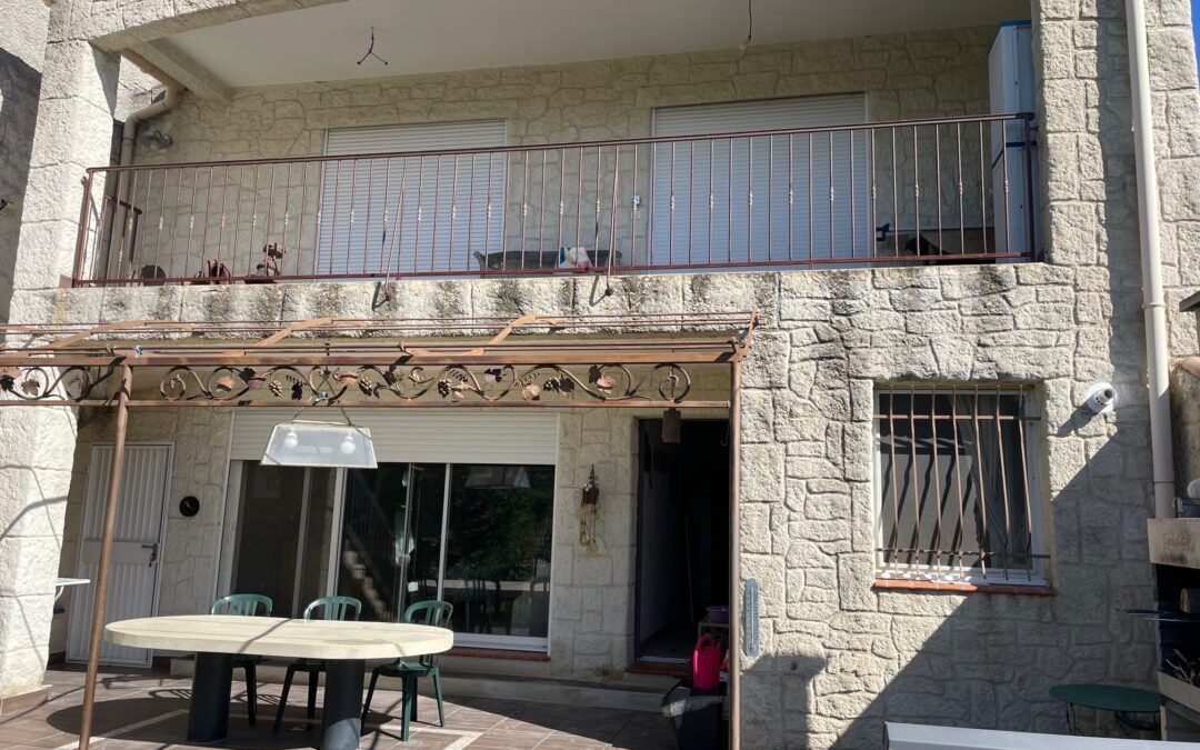 Maison de caractère  à Bellegarde – 450 000 €